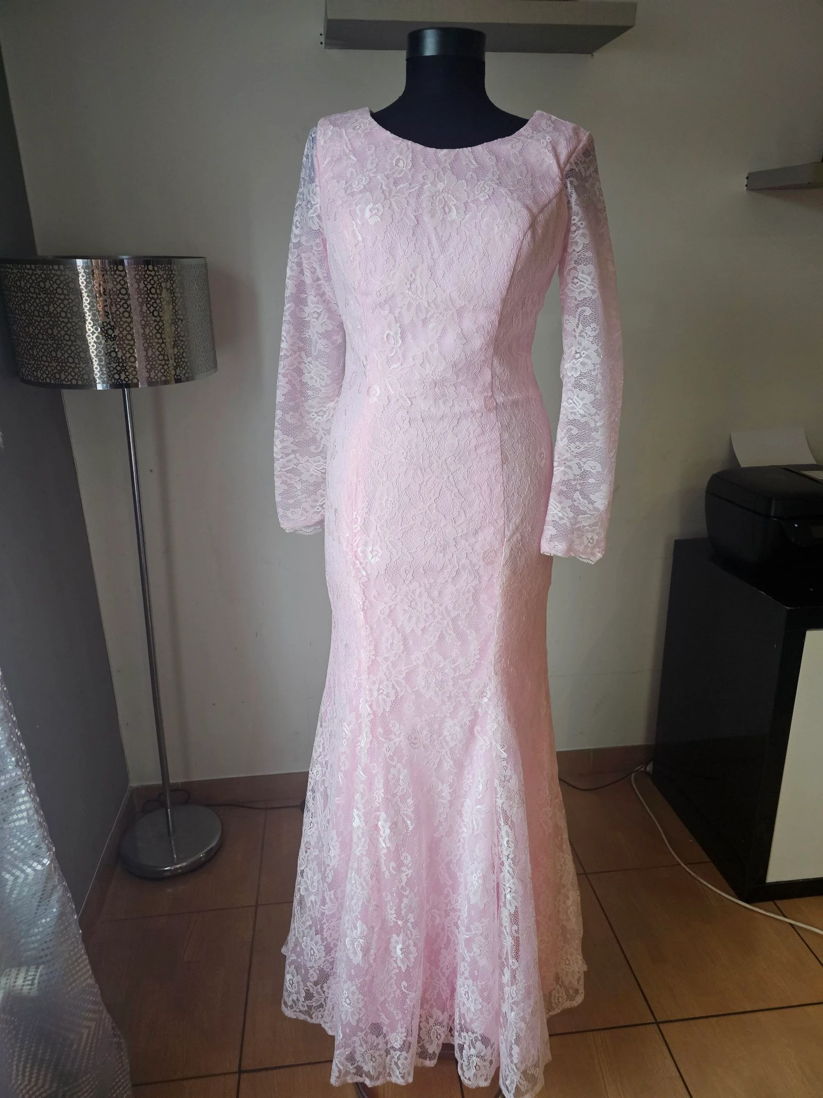 Robe longue dentelle rose sirène manches longues + étole neuve